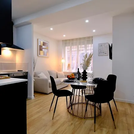 Centre - Le De La Cigogne Apartmán *